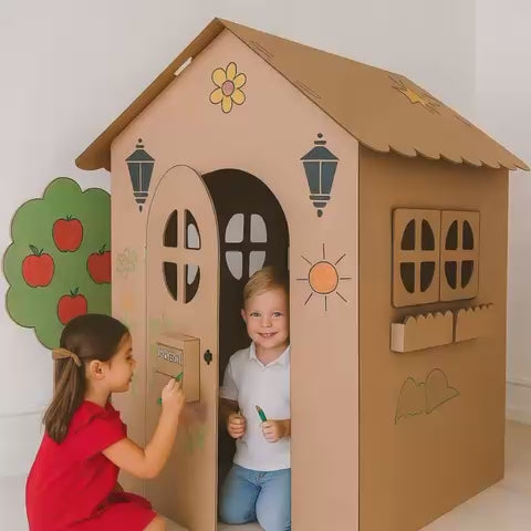 Casa del árbol con buzón
